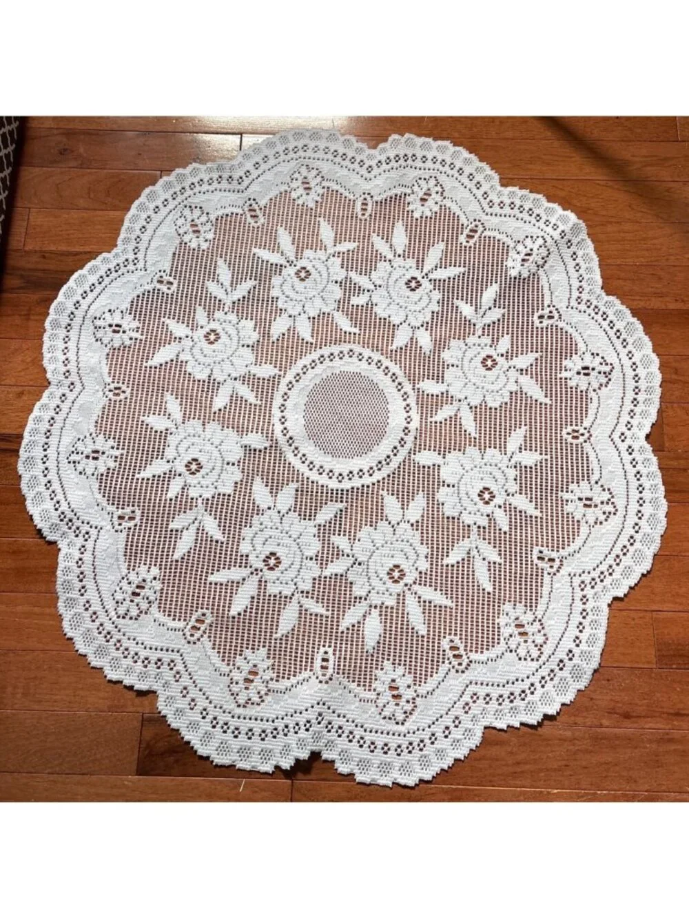 Elegant White Floral Lace Round Table Topper 30